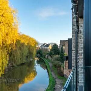 https://charming-3-bed-loft-style-house-in.yorkshirehotels.net